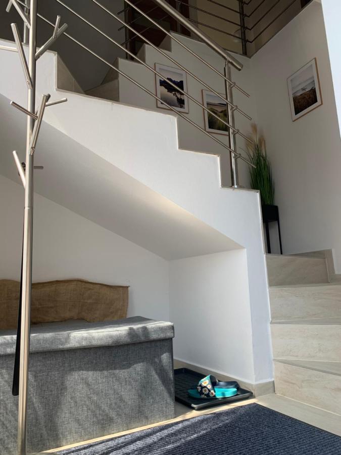 Cozy 2-Bedroom Vacation Apartment With Entire Top Floor Gaj  Buitenkant foto