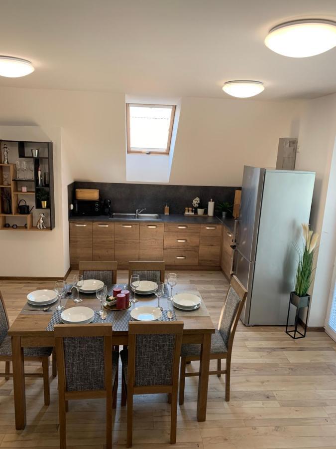 Cozy 2-Bedroom Vacation Apartment With Entire Top Floor Gaj  Buitenkant foto