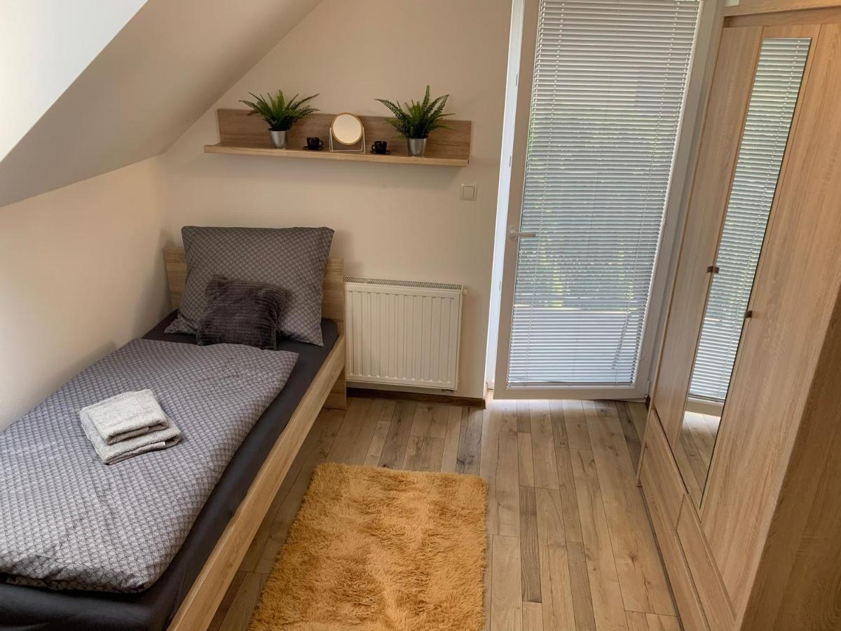 Cozy 2-Bedroom Vacation Apartment With Entire Top Floor Gaj  Buitenkant foto