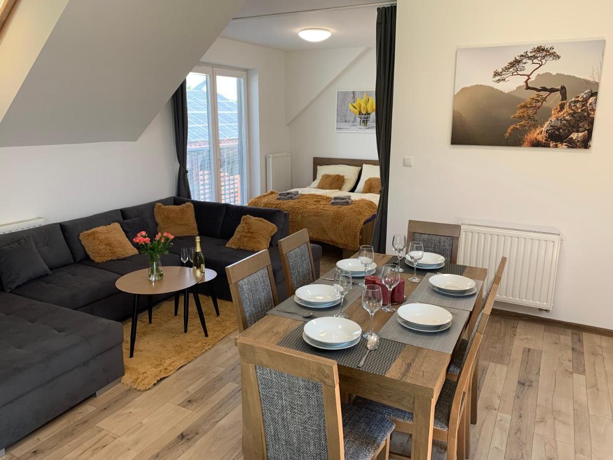 Cozy 2-Bedroom Vacation Apartment With Entire Top Floor Gaj  Buitenkant foto