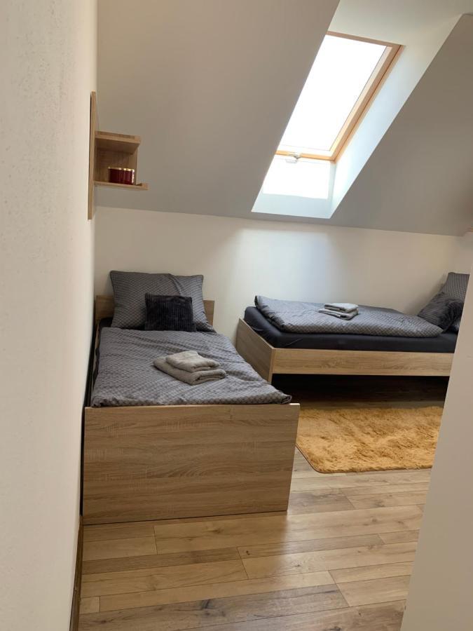 Cozy 2-Bedroom Vacation Apartment With Entire Top Floor Gaj  Buitenkant foto