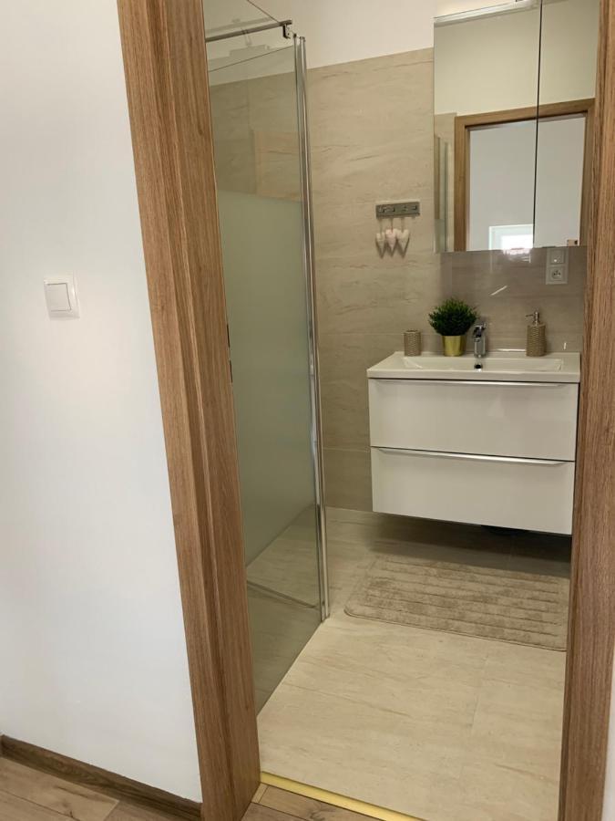 Cozy 2-Bedroom Vacation Apartment With Entire Top Floor Gaj  Buitenkant foto