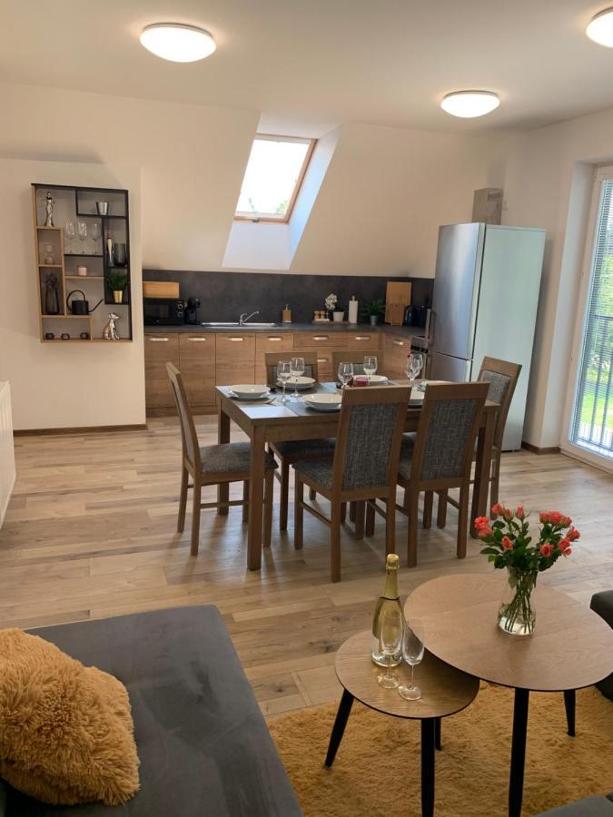 Cozy 2-Bedroom Vacation Apartment With Entire Top Floor Gaj  Buitenkant foto