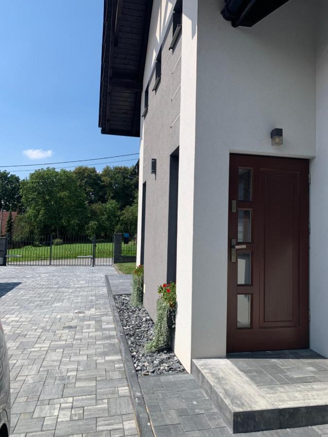 Cozy 2-Bedroom Vacation Apartment With Entire Top Floor Gaj  Buitenkant foto