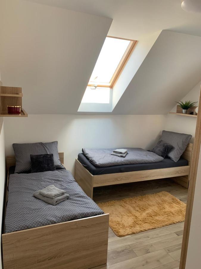 Cozy 2-Bedroom Vacation Apartment With Entire Top Floor Gaj  Buitenkant foto
