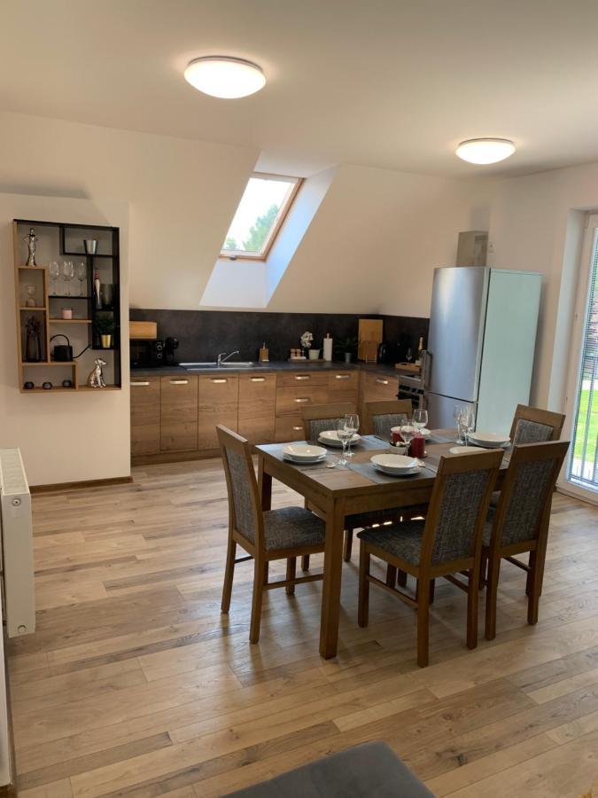 Cozy 2-Bedroom Vacation Apartment With Entire Top Floor Gaj  Buitenkant foto
