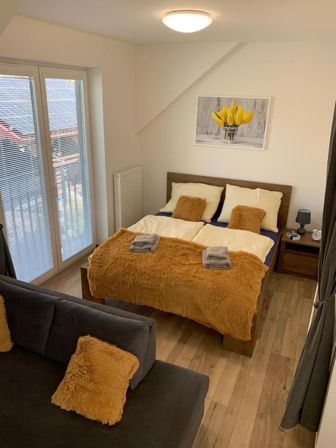 Cozy 2-Bedroom Vacation Apartment With Entire Top Floor Gaj  Buitenkant foto